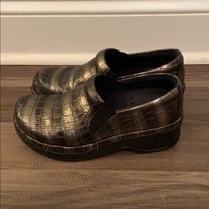 Metallic Klogs